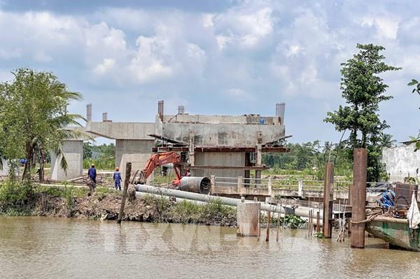 Sống thấp thỏm trên điểm sạt lở cạnh nơi thi công cao tốc Cần Thơ – Cà Mau