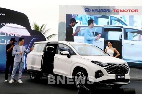 Chi tiết Custin - mẫu MPV cỡ trung đầu tiên của Hyundai tại Việt Nam
