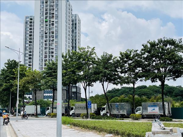 Cần sớm chấn chỉnh vi phạm trên đại lộ Chu Văn An (Hà Nội)