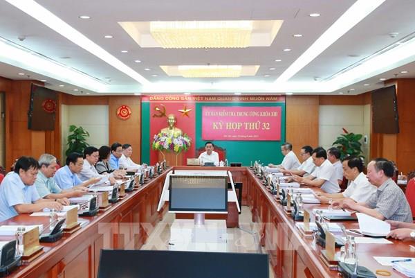 Đề nghị Bộ Chính trị, Ban Bí thư xem xét, thi hành kỷ luật Ban Thường vụ Tỉnh ủy Quảng Ninh và một số cá nhân