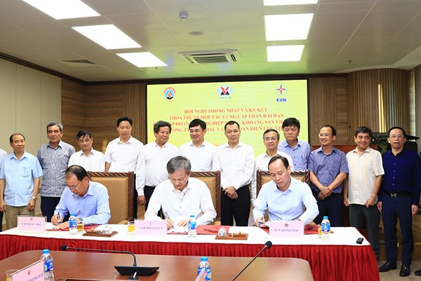EVN ký kết thỏa thuận hợp tác cung cấp than dài hạn với TKV và Tổng công ty Đông Bắc