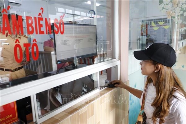 Xe mới mua chưa có biển số đi trên đường có bị phạt?