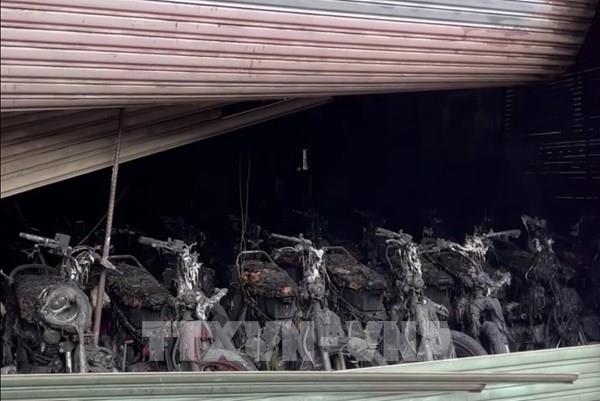 Cháy thiêu rụi hơn 100 chiếc xe máy trong cửa hàng