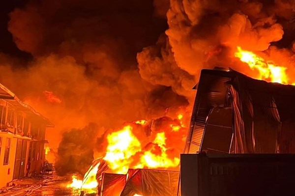 Cháy tại lán để xe của một hộ dân ở Bắc Giang