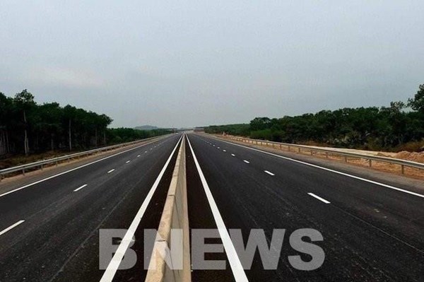 Ngăn nguy cơ ngập tái diễn trên cao tốc Phan Thiết - Dầu Giây