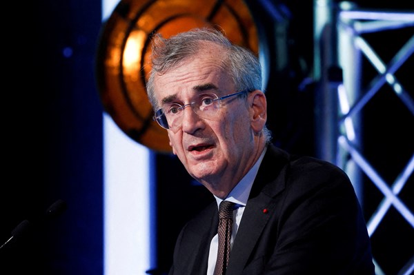 Pháp: ECB không nên quá “mạnh tay” với việc nâng lãi suất