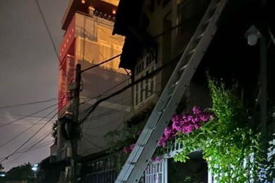 Ba người trong một gia đình thoát khỏi đám cháy nhờ lối thoát nạn thứ hai