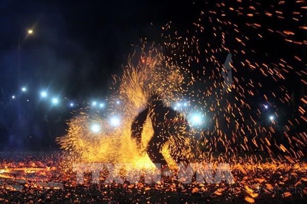 Độc đáo lễ hội Nhảy lửa của người Pà Thẻn