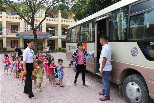 Đề xuất xe ô tô đưa đón học sinh phải có màu sơn riêng để nhận diện