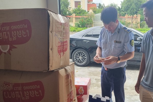 Xử phạt cơ sở kinh doanh bánh kẹo nhập lậu trong dịp Tết Trung thu 2023 