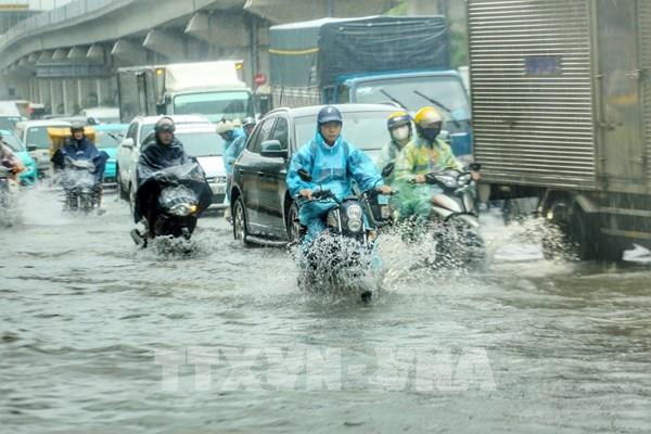 Bí quyết lái xe máy an toàn dưới trời mưa
