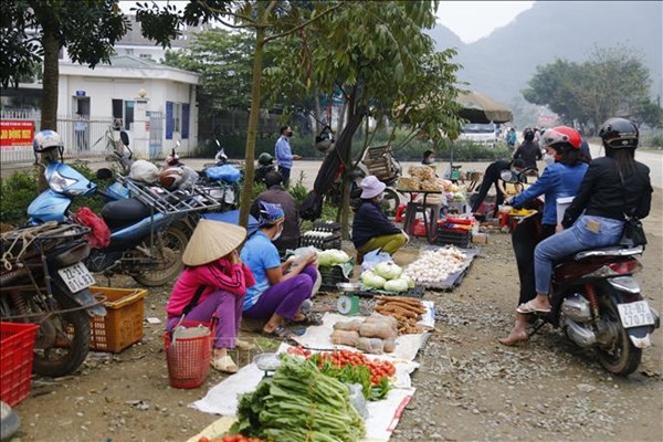 Xoá bỏ, di dời chợ tự phát lấn chiếm lòng, lề đường