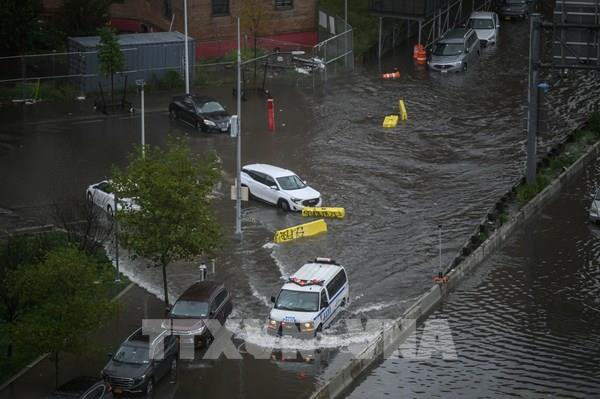 Mỹ ban bố tình trạng khẩn cấp tại New York do ngập lụt nghiêm trọng