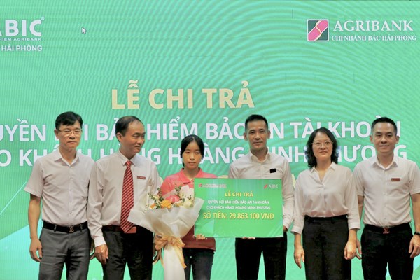 Chi trả quyền lợi bảo hiểm Bảo an tài khoản cho khách hàng Agribank