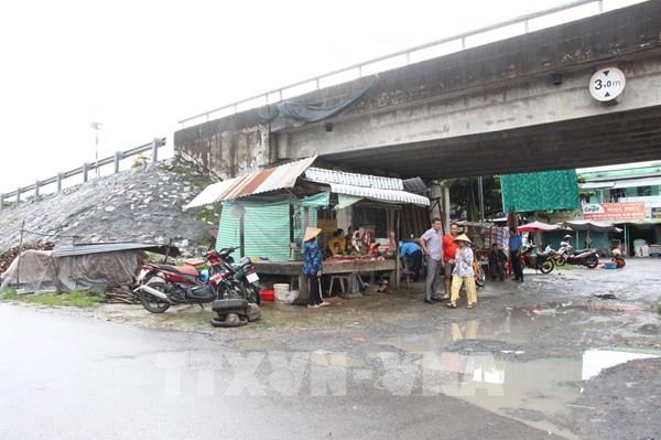 Xử lý vi phạm hành lang an toàn cầu trên tuyến Quốc lộ 61 và Quốc lộ Nam Sông Hậu