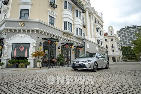 Toyota Việt Nam giới thiệu Corolla Altis nâng cấp nhẹ, giá từ 725 triệu