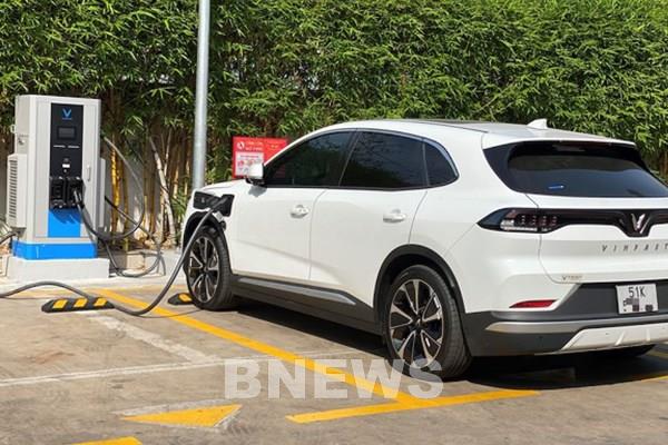 Đức tìm giảm pháp tăng số lượng xe ô tô điện