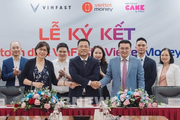 VinFast bắt tay với Cake by VPBank và Viettel Money hỗ trợ khách mua xe máy điện