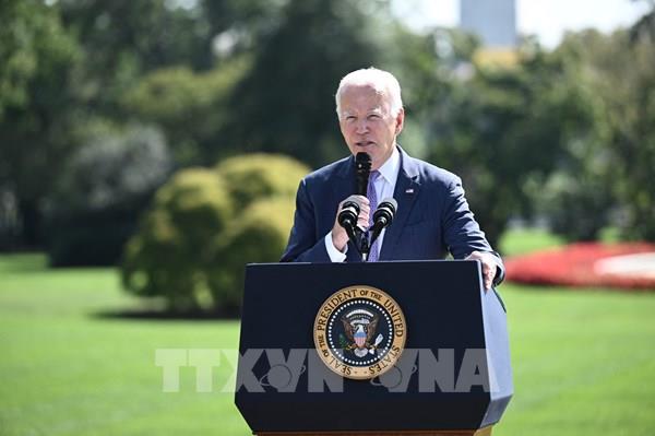 Tổng thống Mỹ bật đèn xanh cho việc "cơi nới" bức tường biên giới