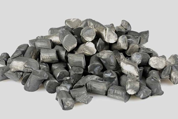 Giá lithium kỳ hạn tại Trung Quốc thấp hơn nhiều so với tại Mỹ