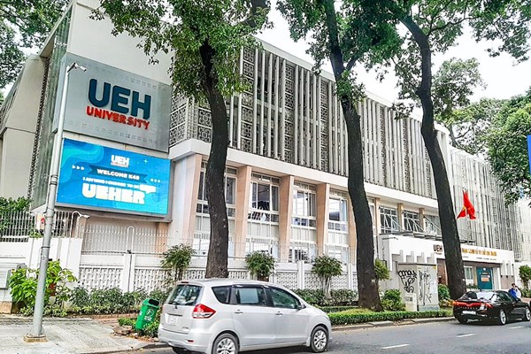 Chuyển Trường đại học Kinh tế Tp Hồ Chí Minh thành Đại học Kinh tế Tp Hồ Chí Minh