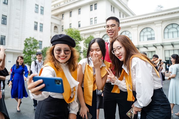 Hướng dẫn làm thủ tục nhập học đại học cho tân sinh viên năm 2024