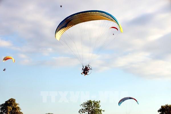 Kỷ lục dù lượn có động cơ bay theo đội hình nhiều nhất Việt Nam