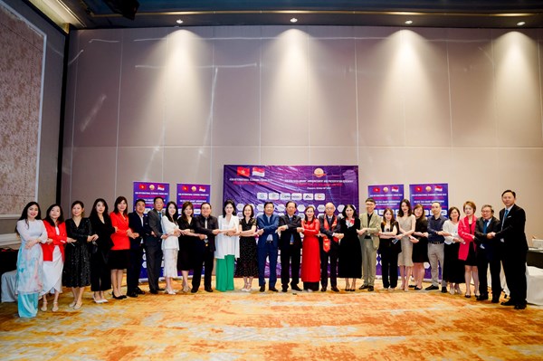 Hiệp hội Ngân hàng Việt Nam và TS. Nguyễn Quốc Hùng được vinh danh tại Lễ trao giải Asia Award