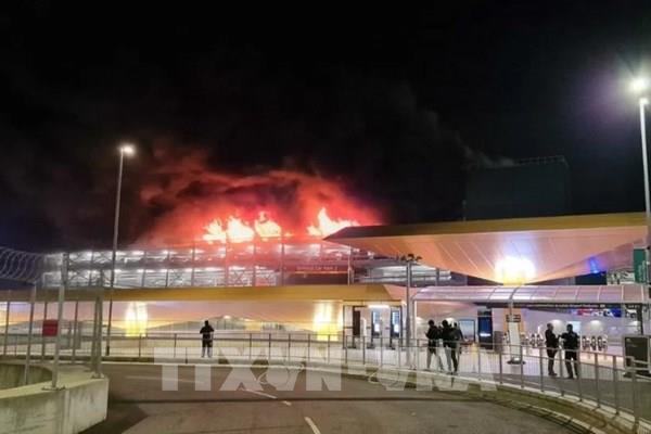 Cháy tại sân bay Luton ở Anh, tất cả các chuyến bay bị đình chỉ