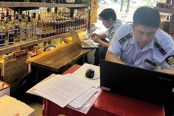Khánh Hòa kiểm tra cơ sở kinh doanh thuốc lá điếu nhập lậu