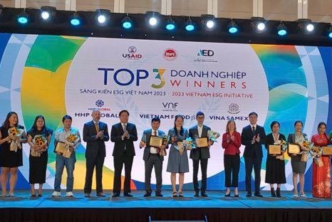 Trao giải 10 doanh nghiệp sáng kiến môi trường - xã hội - quản trị 