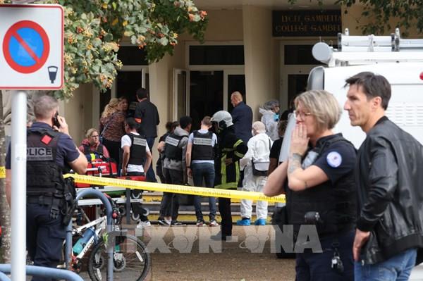 Pháp: Tấn công bằng dao tại trường học khiến một giáo viên thiệt mạng