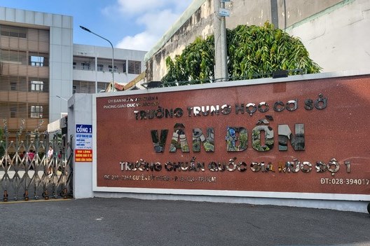 Trường học ngưng hợp đồng cung cấp suất ăn bán trú sau khi nhiều học sinh bị đau bụng