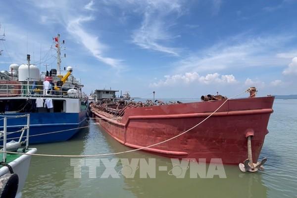 Bộ Tư lệnh Vùng Cảnh sát biển 3 tạm giữ tàu chở cát không rõ nguồn gốc