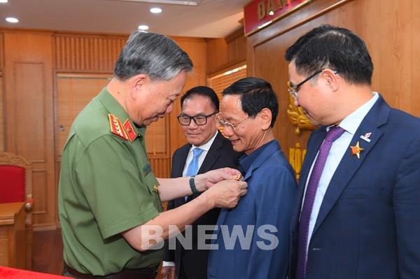 Chủ tịch GELEXIMCO vinh dự nhận Kỷ niệm chương “Bảo vệ an ninh Tổ quốc”