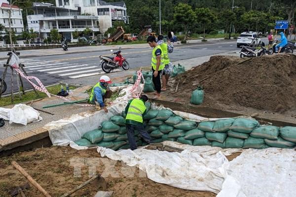 Đà Nẵng khẩn trương khắc phục hạ tầng giao thông bị hư hại do ngập lụt