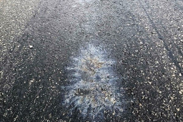 Khẩn trương xác minh, làm rõ việc đường cao tốc nghi bị đổ hóa chất phá hoại