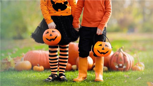 Chọn trang phục hóa trang Halloween cho bé gái