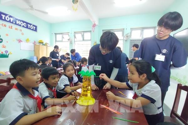 40 thanh niên Hàn Quốc tham gia xây nhà cho người nghèo Bến Tre