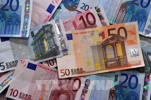 Quan chức ECB củng cố kịch bản hạ lãi suất