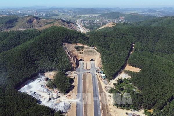 Dự án đường bộ cao tốc Bắc – Nam vẫn thiếu nguồn vật liệu cát và đất đắp