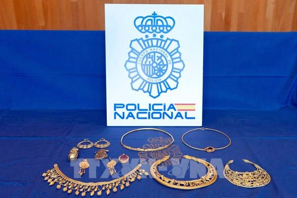 Tây Ban Nha thu hồi số trang sức cổ trị giá 60 triệu euro bị đánh cắp từ Ukraine