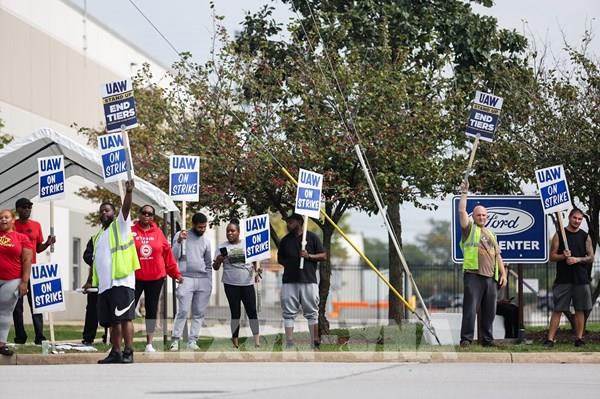 Công nhân ngành ô tô Mỹ mở rộng đình công