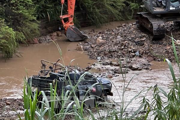 Vụ xe jeep bị lũ cuốn trôi ở Lâm Đồng: UBND tỉnh chỉ đạo tập trung khắc phục sự cố