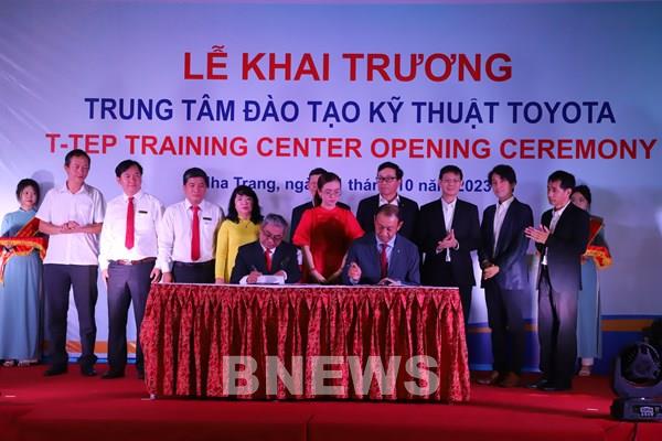 Toyota mở rộng chương trình đào tạo kỹ thuật tới 2 trường cao đẳng và đại học