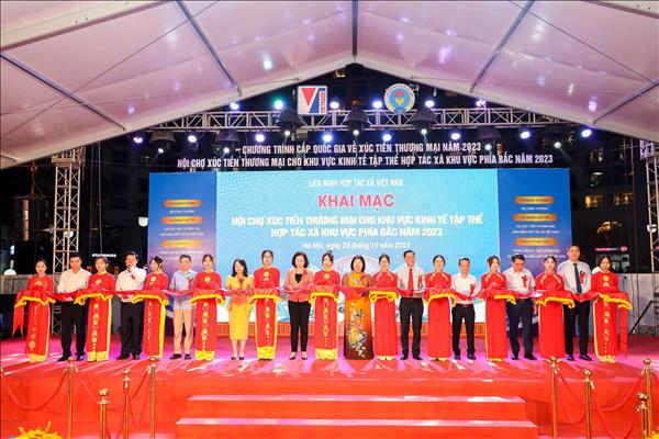 Khai mạc Hội chợ xúc tiến thương mại cho khu vực kinh tế tập thể, hợp tác xã