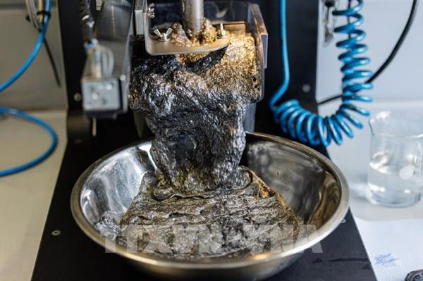 Bộ Thương mại Trung Quốc nói gì về việc kiểm soát xuất khẩu than chì?