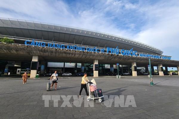 Đưa du khách đến với đảo Ngọc Phú Quốc