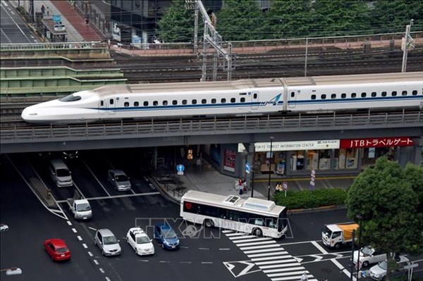 Động đất làm gián đoạn dịch vụ đường sắt tại thủ đô Tokyo