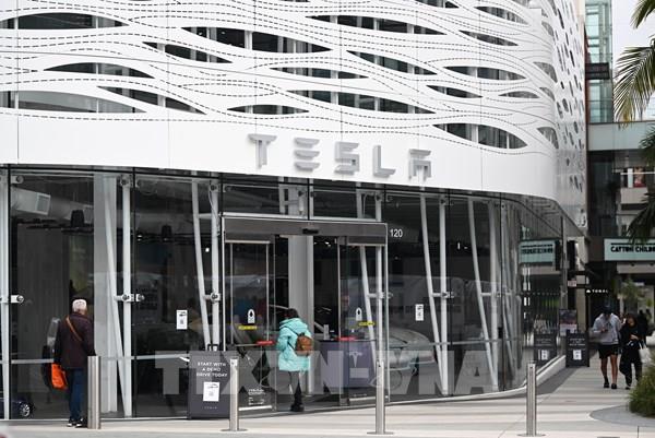 Thợ máy của hãng xe điện Tesla đình công